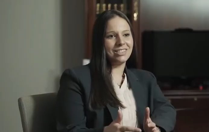 Meet-Attorney-Lindsay-Thomas-_-Ettinger-Law-Firm-0-22-screenshot-1-e1759419035310